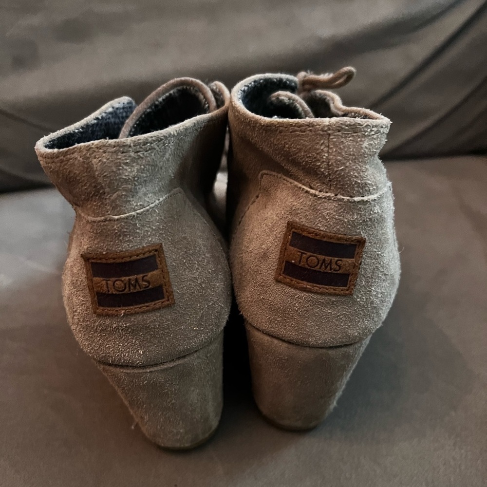 Toms Suede Ankle Booties, Taupe, Size 10M - Picture 4 of 7